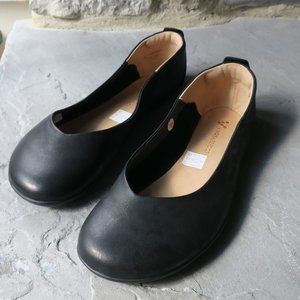 NWOT Vivo Barefoot Jing Jing II black leather 39L